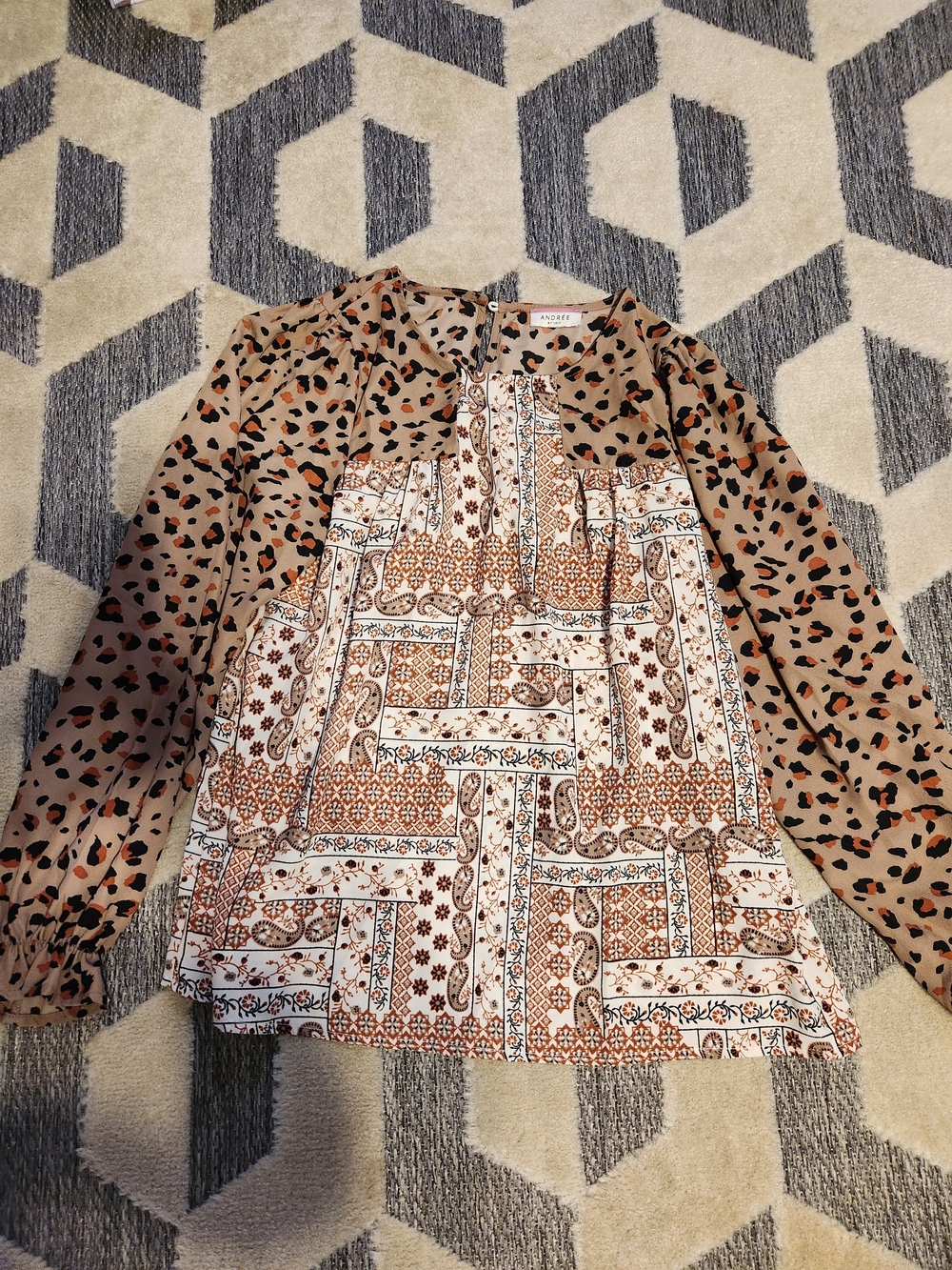 ANDREE BY UNIT Tan and Brown Mixed Print Blouse